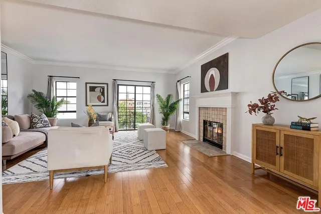 $1,079,000 | 11827 Goshen Avenue, Unit 201, Los Angeles, CA 90049