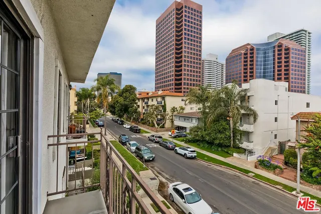 $1,079,000 | 11827 Goshen Avenue, Unit 201, Los Angeles, CA 90049