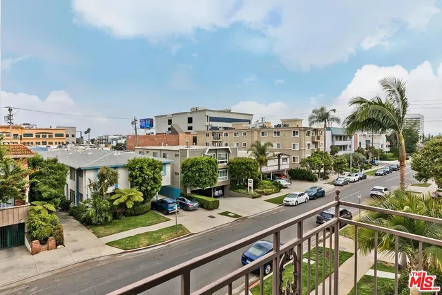 $1,079,000 | 11827 Goshen Avenue, Unit 201, Los Angeles, CA 90049