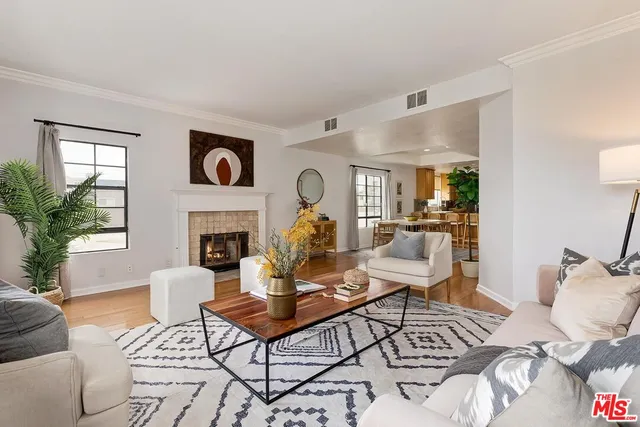 $1,079,000 | 11827 Goshen Avenue, Unit 201, Los Angeles, CA 90049