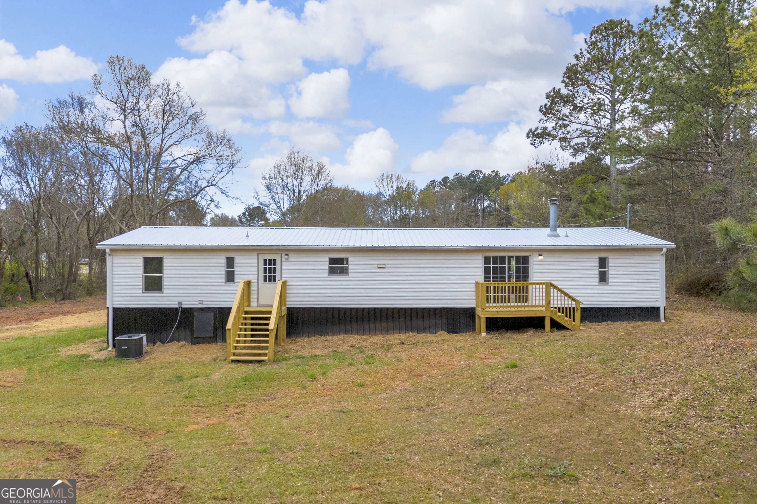 199 Alberta Drive Colbert, GA 30628 - Photo 36 of 39 a backyard of a house with table and chairs