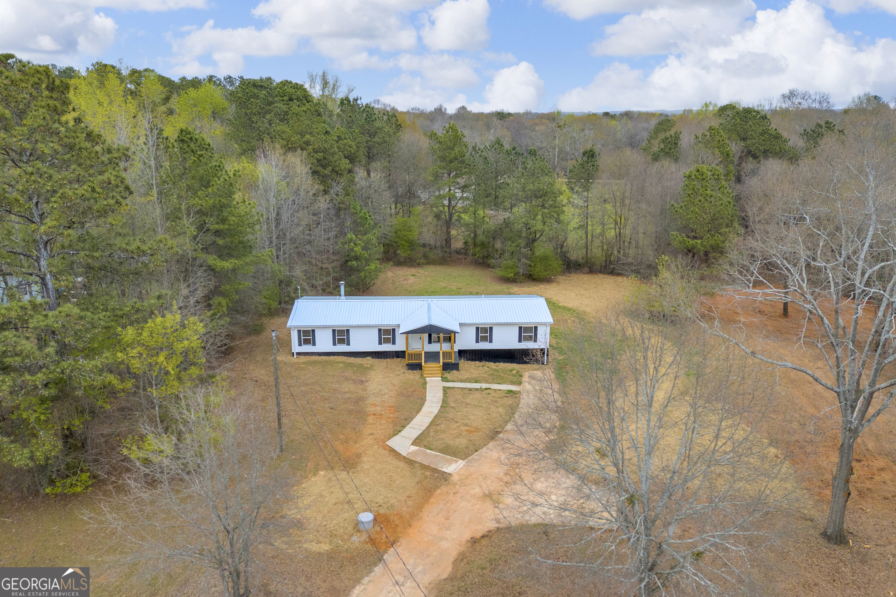 199 Alberta Drive Colbert, GA 30628 - Photo 4 of 39 a view of a swimming pool with a yard