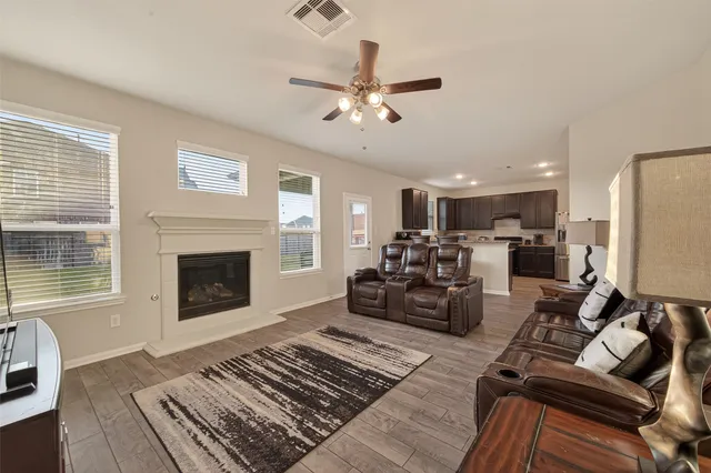 $328,000 | 128 Shining Point Drive, Waller, TX 77484