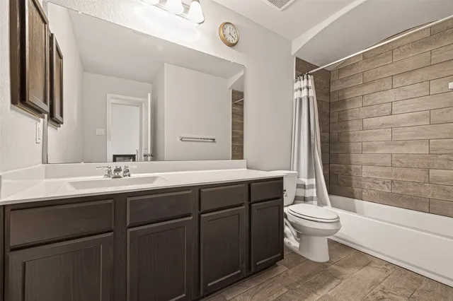 $328,000 | 128 Shining Point Drive, Waller, TX 77484