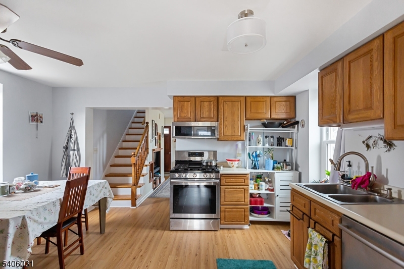 826 Sigsbee Avenue Alpha, NJ 08865 - Photo 6 of 38