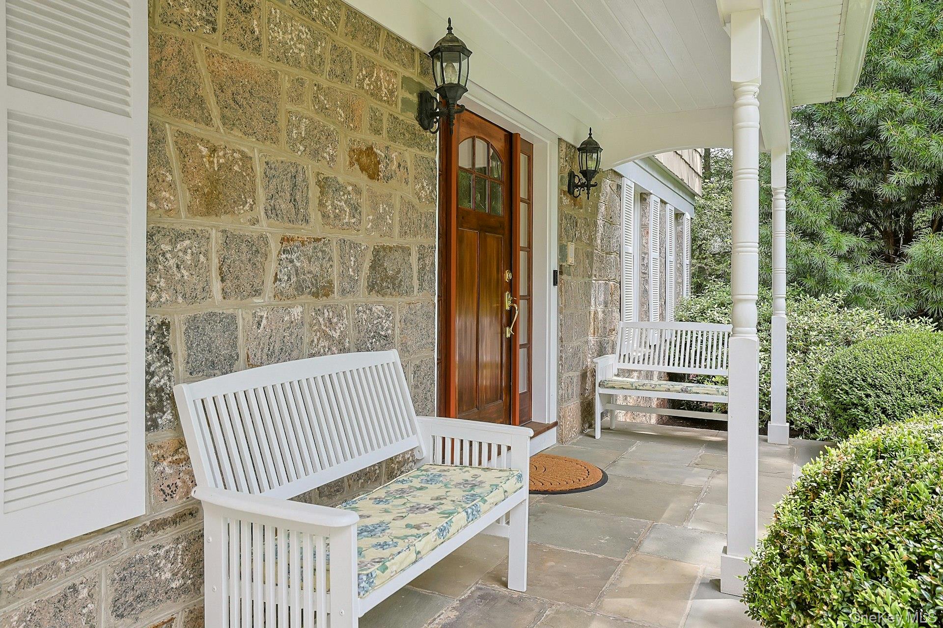 47 Jackson Road Bedford, NY 10506 - Photo 4 of 41