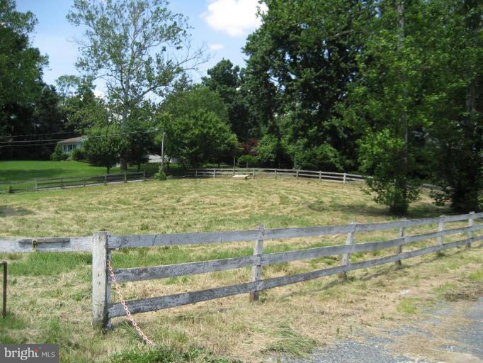 6818 Georgetown Pike McLean, VA 22101 - Photo 2 of 6 Exterior #2