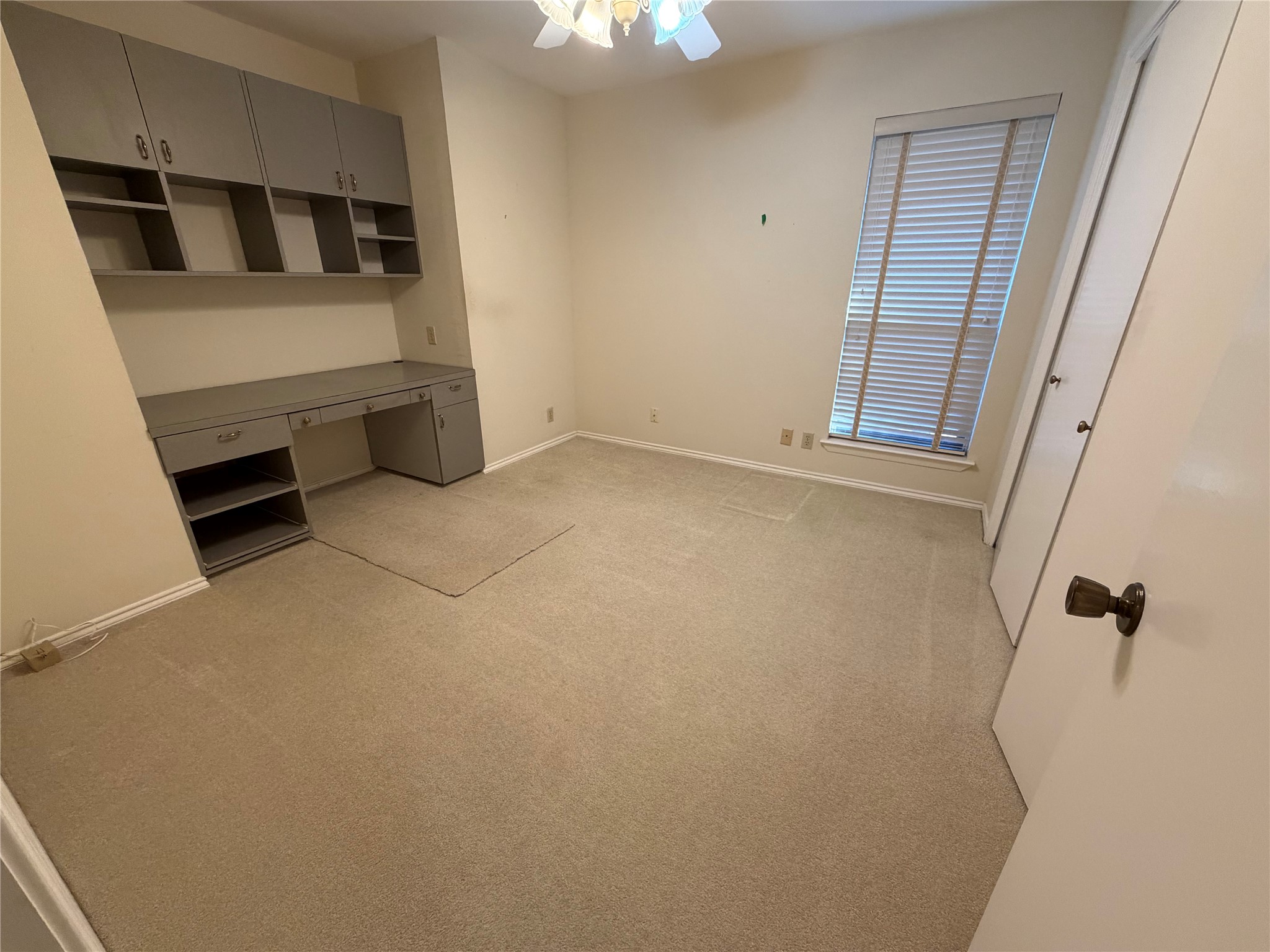 7924 Ridgeline North Austin, TX 78759 - Photo 8 of 22 11 x 9 Has built-in desk....nice for a home office.