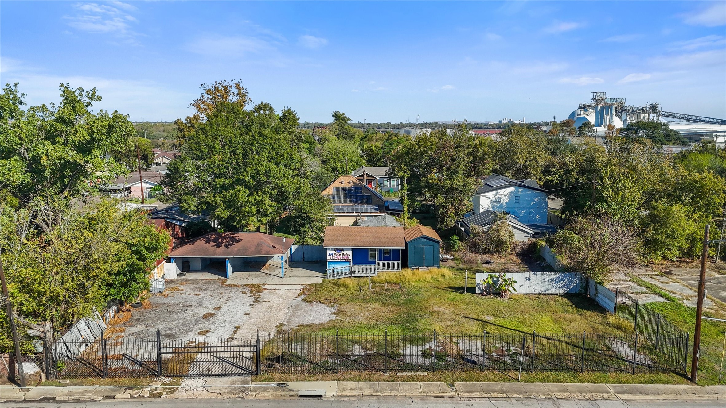 7137 Navigation Boulevard Houston, TX 77011 - Photo 4 of 13 an aerial view of a house next to a yard