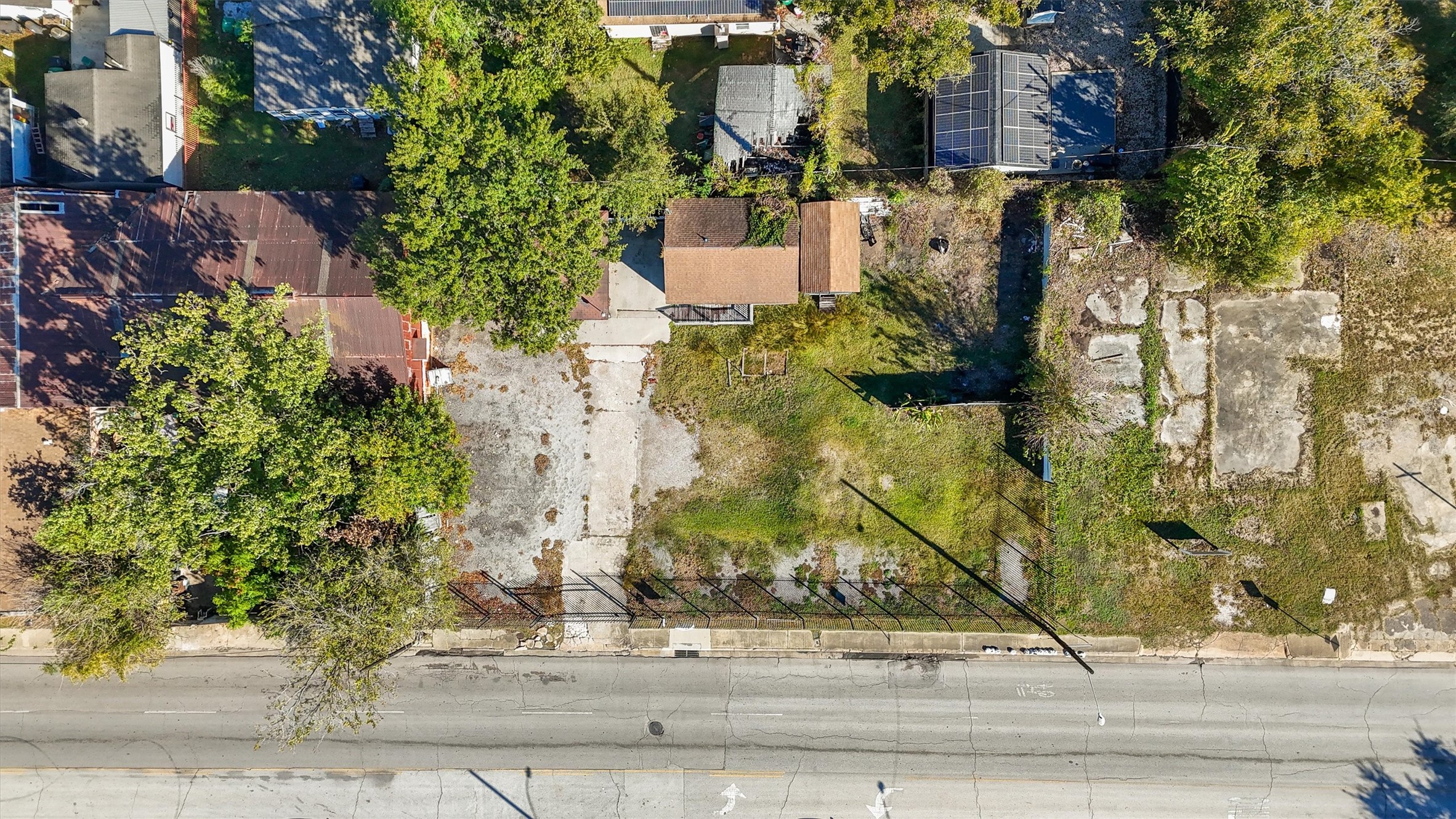 7137 Navigation Boulevard Houston, TX 77011 - Photo 6 of 13 front view of a house