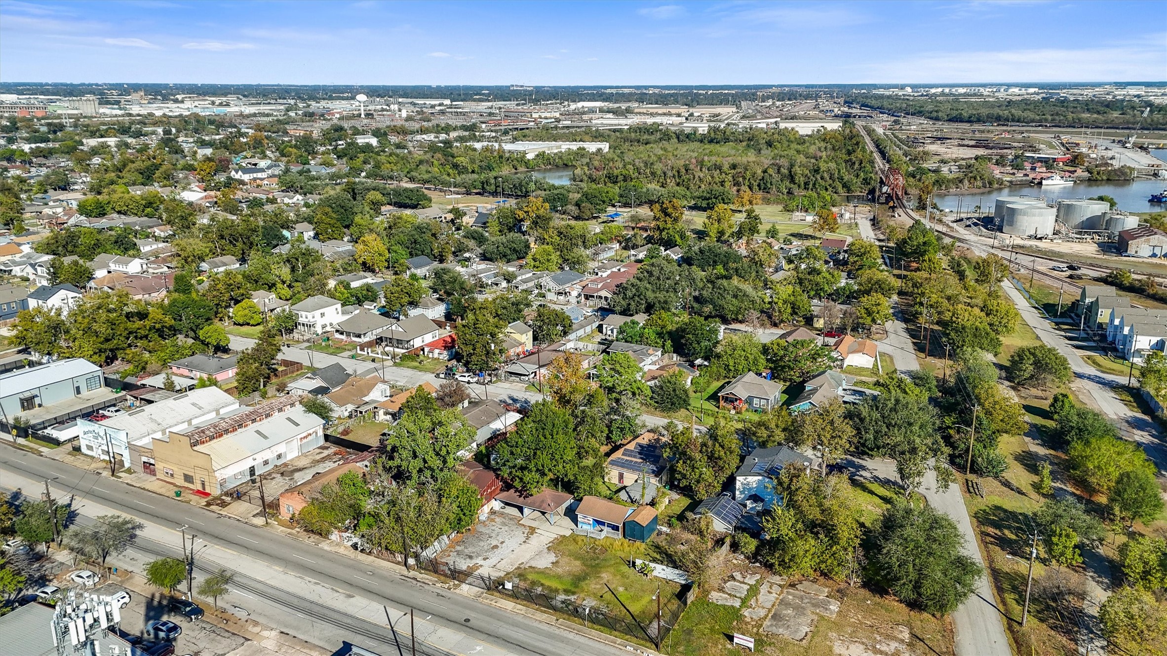 7137 Navigation Boulevard Houston, TX 77011 - Photo 10 of 13 an aerial view of a city