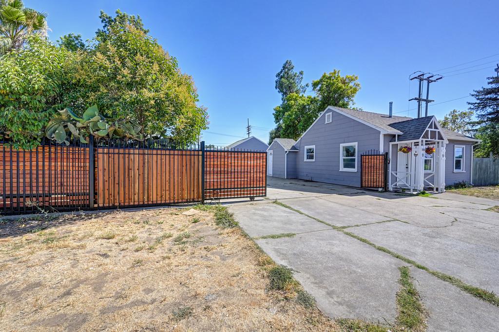 2820 Fruitridge Road Sacramento, CA 95820 - Photo 3 of 68