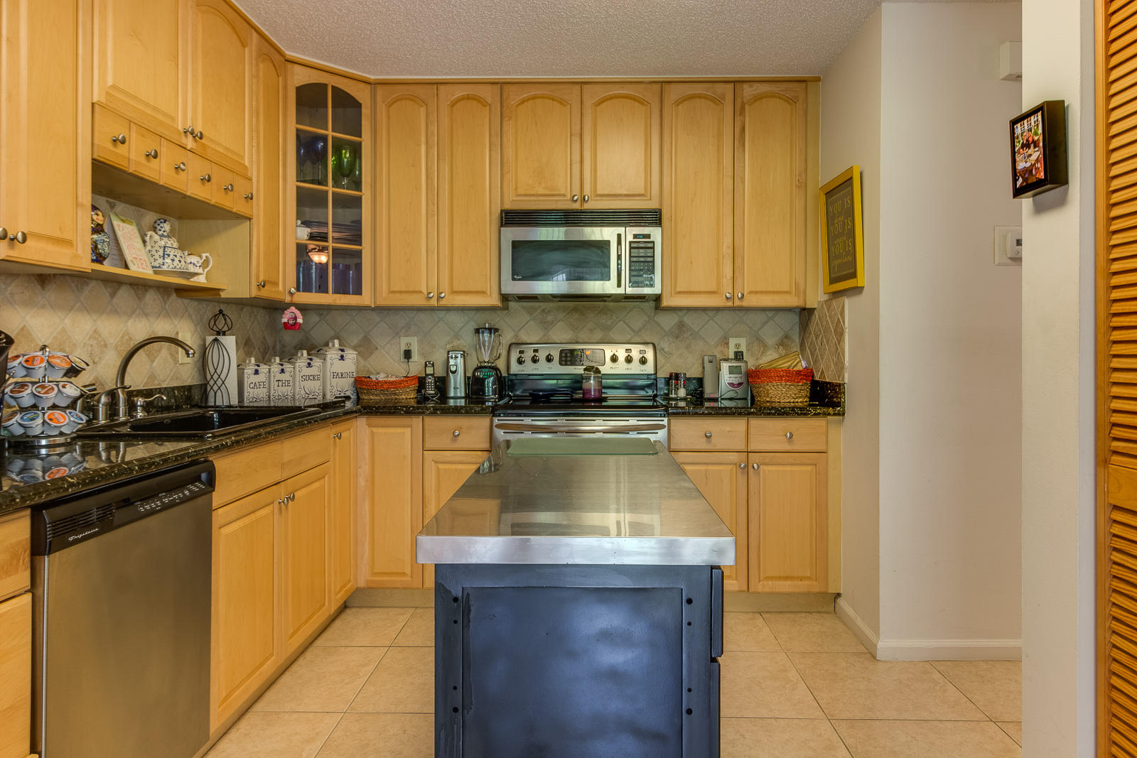 6671 Via Regina Boca Raton, FL 33433 - Photo 11 of 30 Kitchen