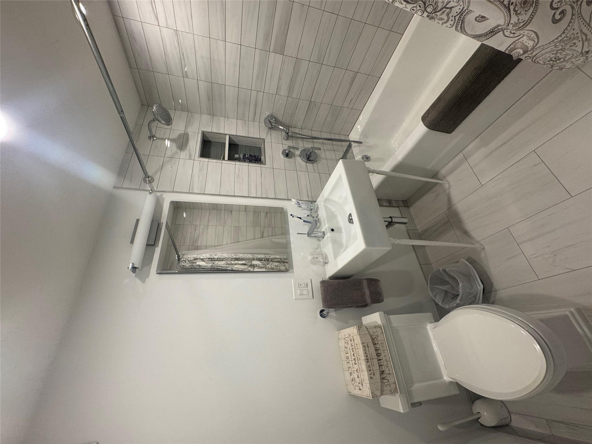 9 Fordham Hill Ovl, Unit 17C Bronx, NY 10468 - Photo 2 of 16 Full bathroom with sink, shower / tub combo with curtain, and toilet