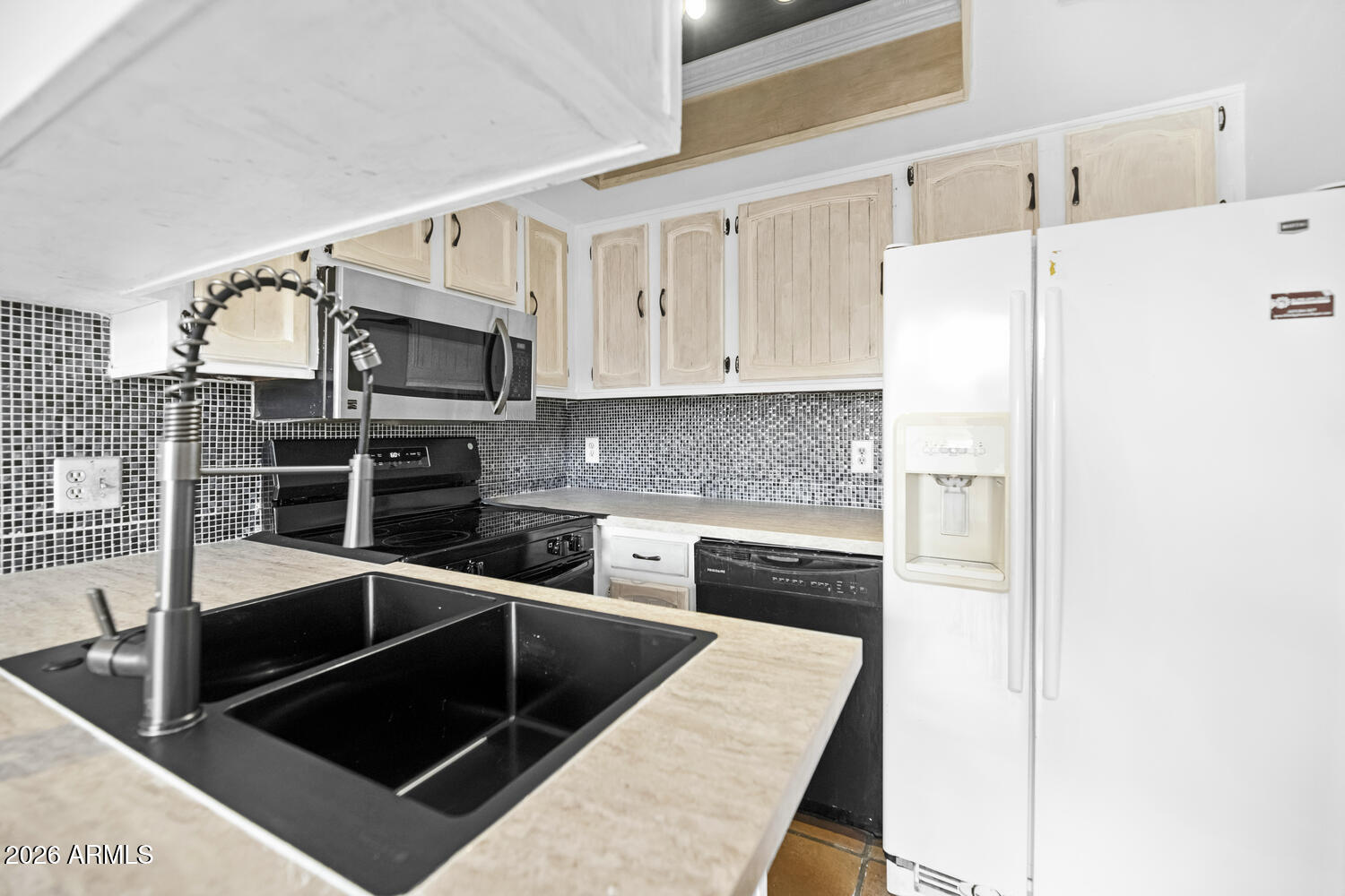 10411 North 11th Avenue, Unit 11 Phoenix, AZ 85021 - Photo 4 of 25 10411 N 11th Ave #11