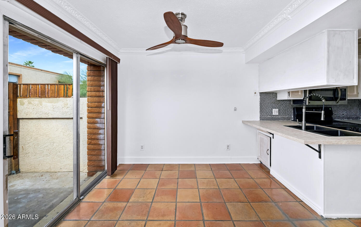 10411 North 11th Avenue, Unit 11 Phoenix, AZ 85021 - Photo 9 of 25 10411 N 11th Ave #11