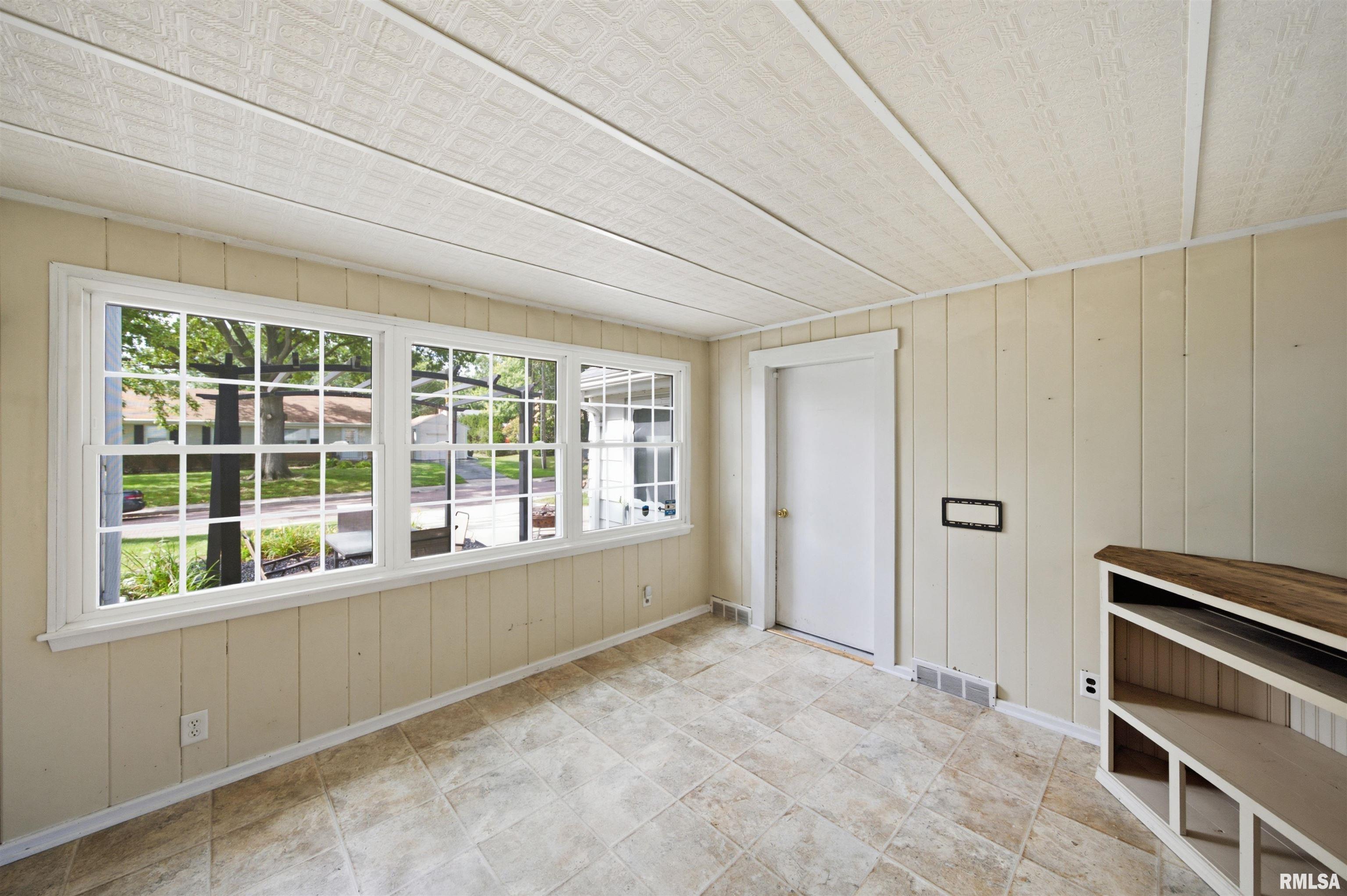 231 West Ridgemont Road Peoria, IL 61614 - Photo 21 of 51 Gallery Image 21