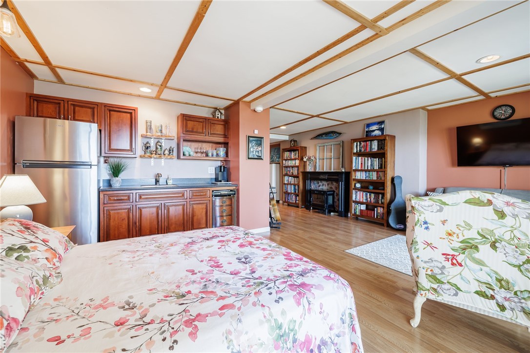 3183 Lake Road Williamson, NY 14589 - Photo 24 of 46 Lower level gust suite with kitchenette & NEW doub