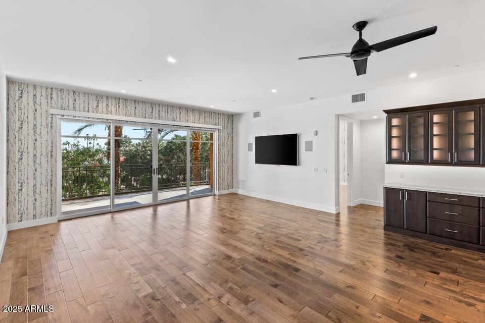 6166 North Scottsdale Road, Unit B2008 Paradise Valley, AZ 85253 - Photo 17 of 69 a view of empty room with wooden floor and fan