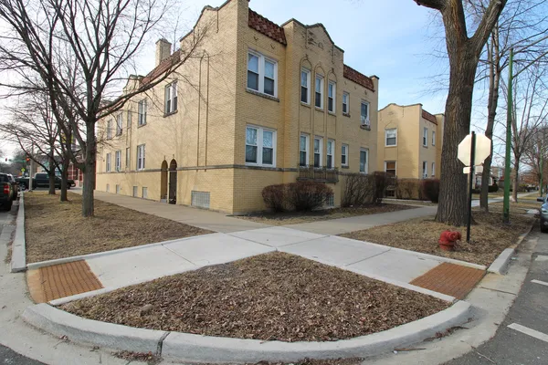 $1,300 | 5802 North Mason Avenue, Unit 1W, Chicago, IL 60646
