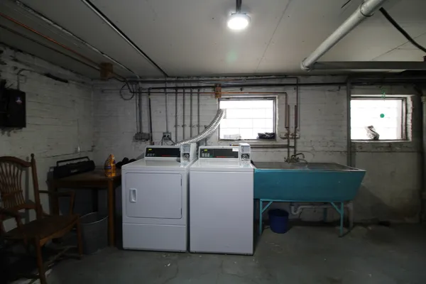 $1,300 | 5802 North Mason Avenue, Unit 1W, Chicago, IL 60646