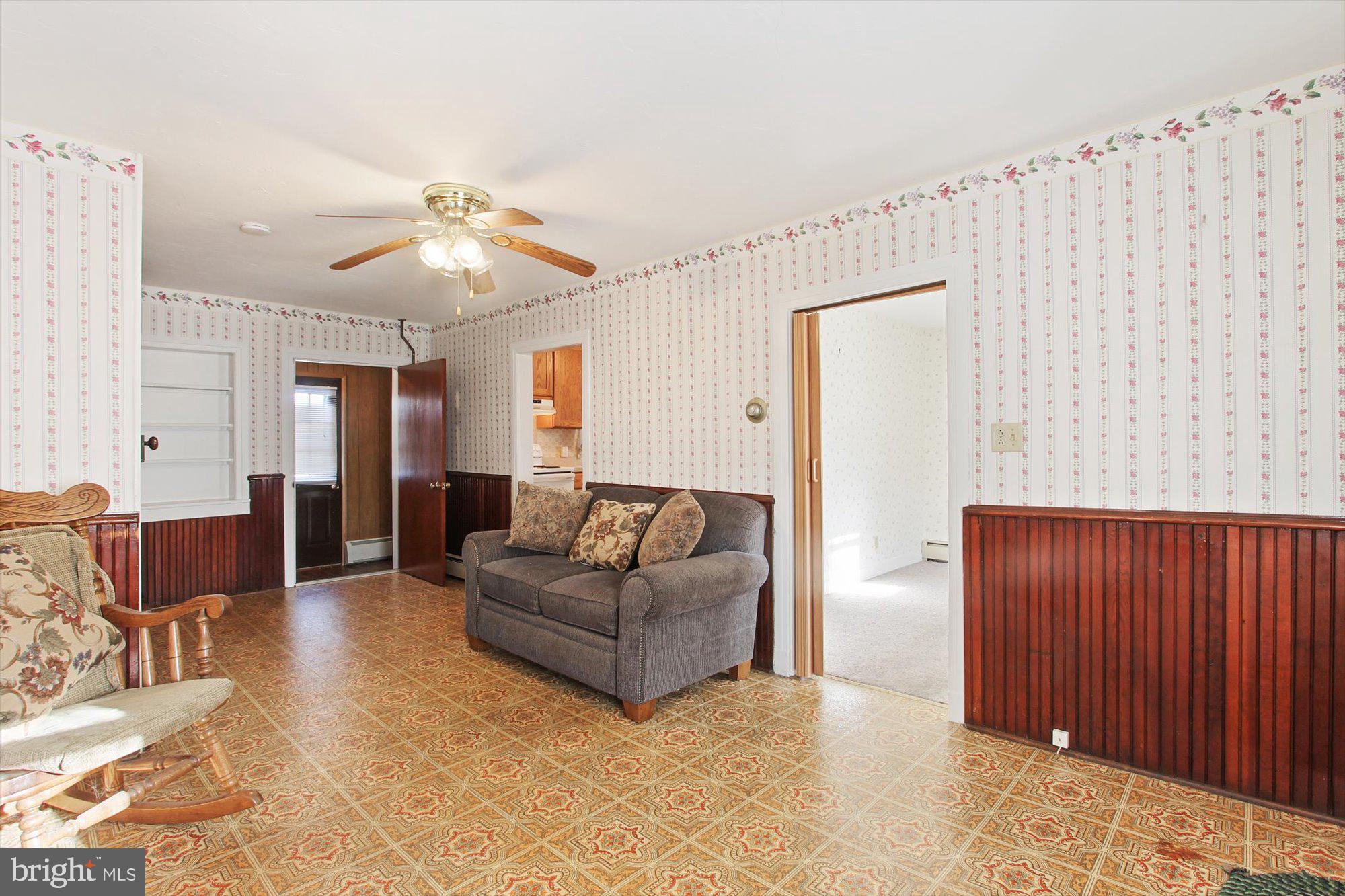 19 Hanover Street Spring Grove, PA 17362 - Photo 4 of 18
