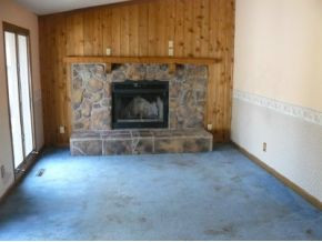 211 Huckleberry Road Bluff City, TN 37618 - Photo 3 of 14 LIVING ROOM