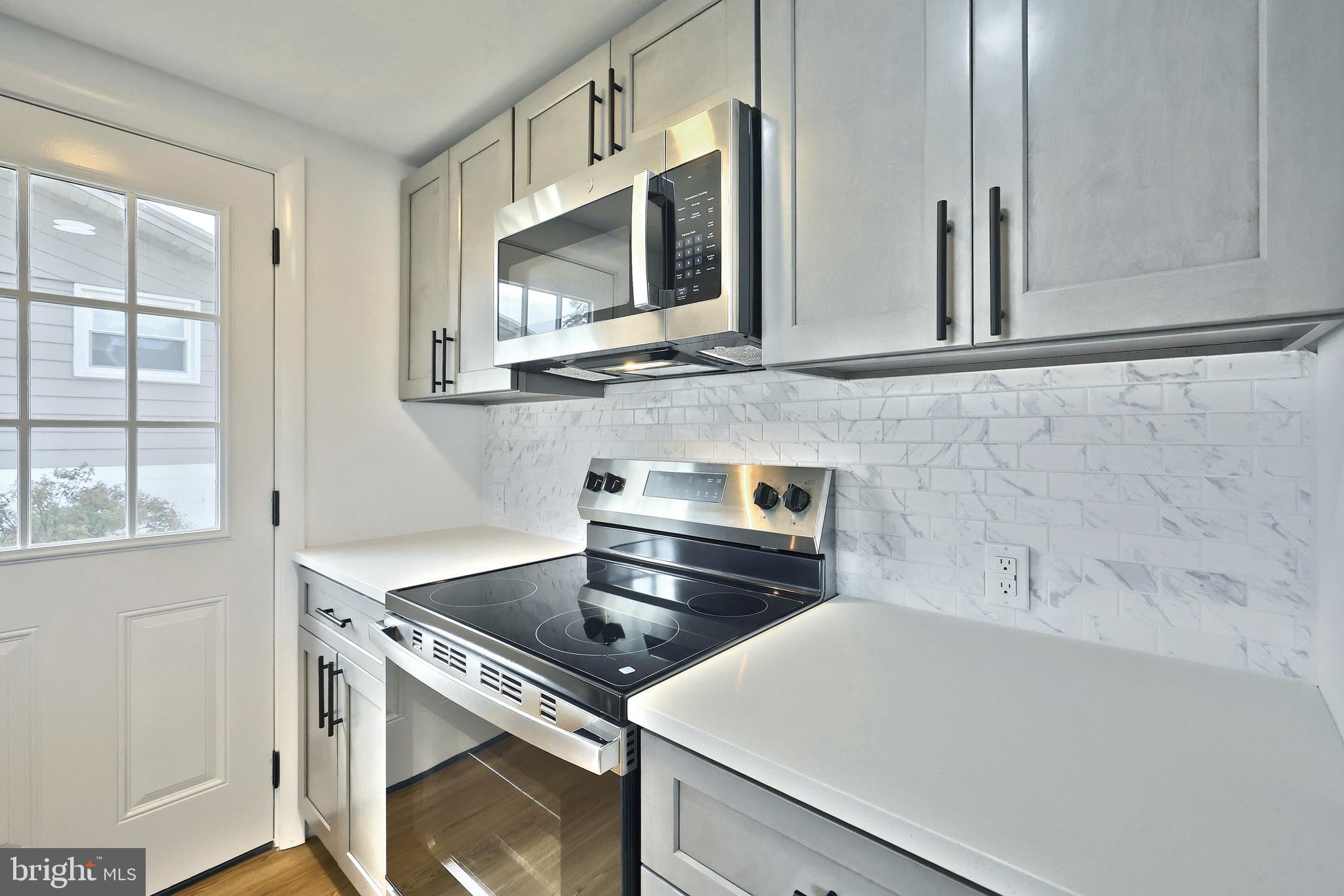 52 Oak Drive Hanover, PA 17331 - Photo 20 of 41 a kitchen with a stove and a microwave