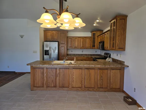 $205,000 | 70 Banyan Drive, Canton, IL 61520