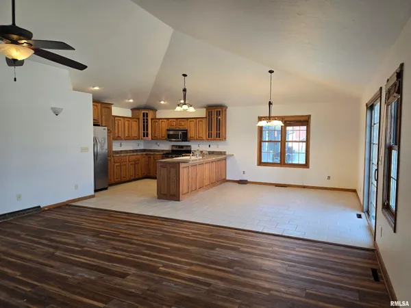 $205,000 | 70 Banyan Drive, Canton, IL 61520