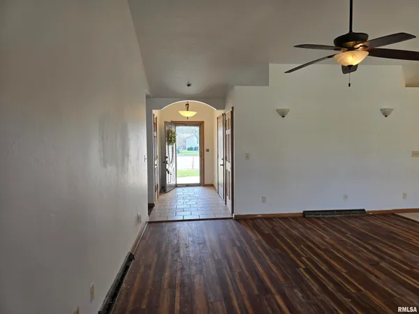 $205,000 | 70 Banyan Drive, Canton, IL 61520