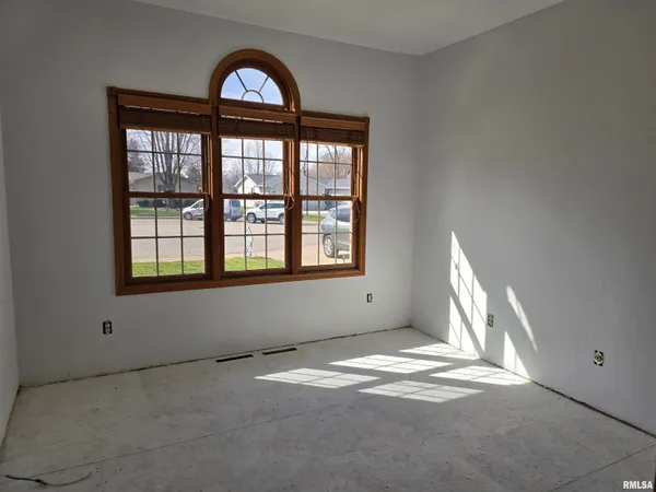$205,000 | 70 Banyan Drive, Canton, IL 61520