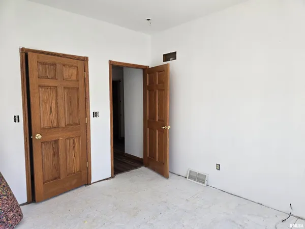 $205,000 | 70 Banyan Drive, Canton, IL 61520