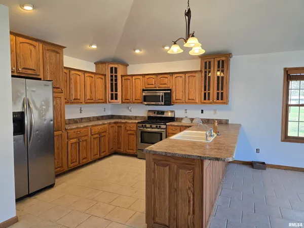 $205,000 | 70 Banyan Drive, Canton, IL 61520