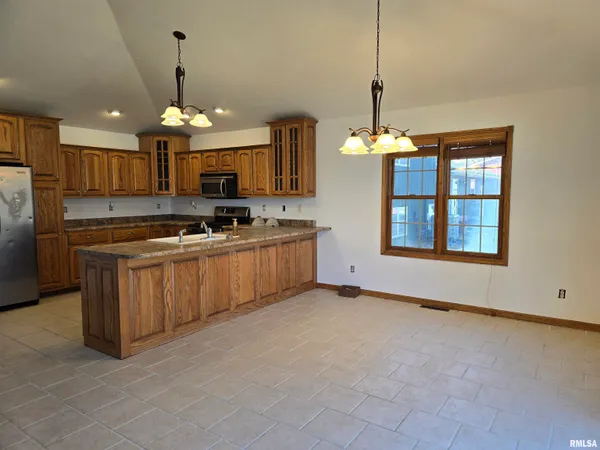 $205,000 | 70 Banyan Drive, Canton, IL 61520