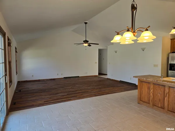 $205,000 | 70 Banyan Drive, Canton, IL 61520