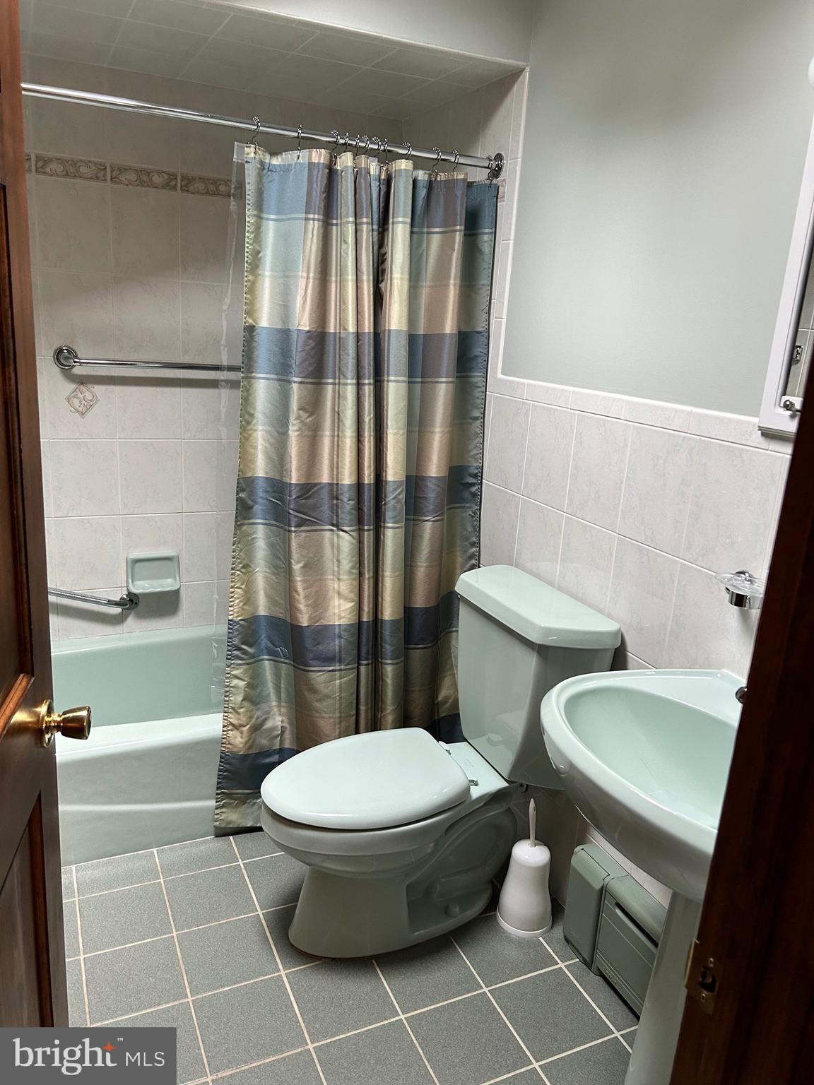 121 Berry Road Andreas, PA 18211 - Photo 26 of 31 Bathroom