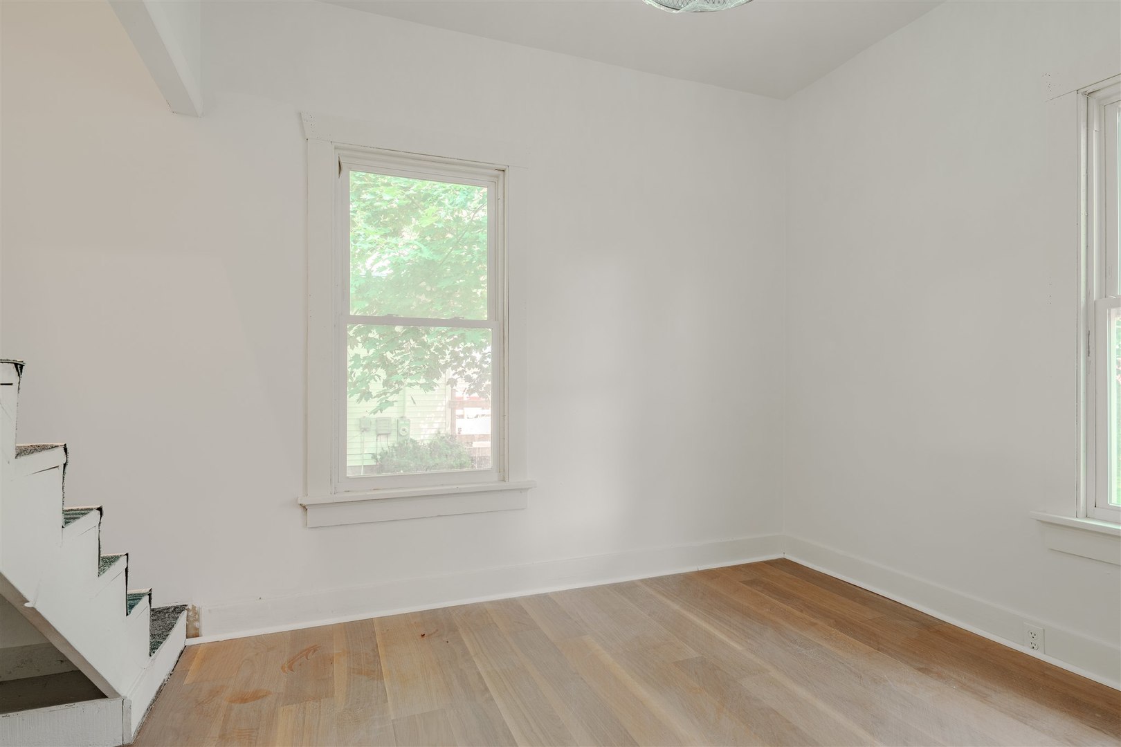 804 North Walnut Street Pontiac, IL 61764 - Photo 17 of 36 an empty room with a window