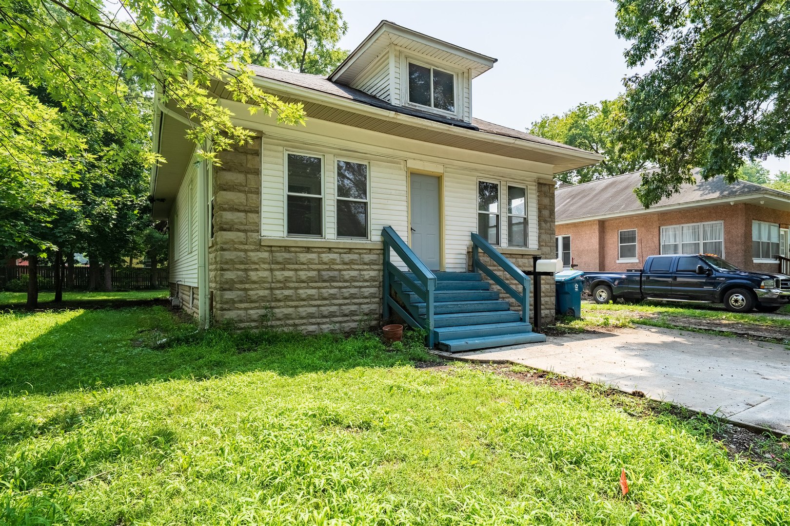 804 North Walnut Street Pontiac, IL 61764 - Photo 32 of 36 a view of a house with a yard and a large tree
