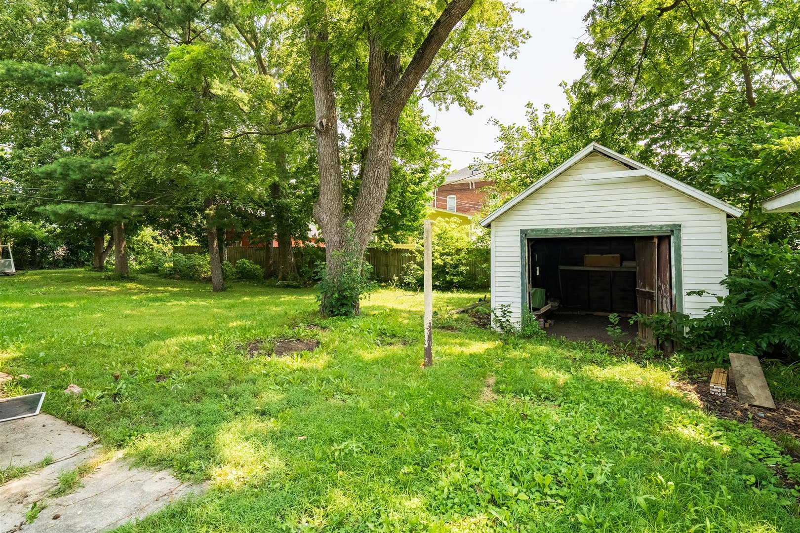 804 North Walnut Street Pontiac, IL 61764 - Photo 33 of 36 a view of house with backyard and garden
