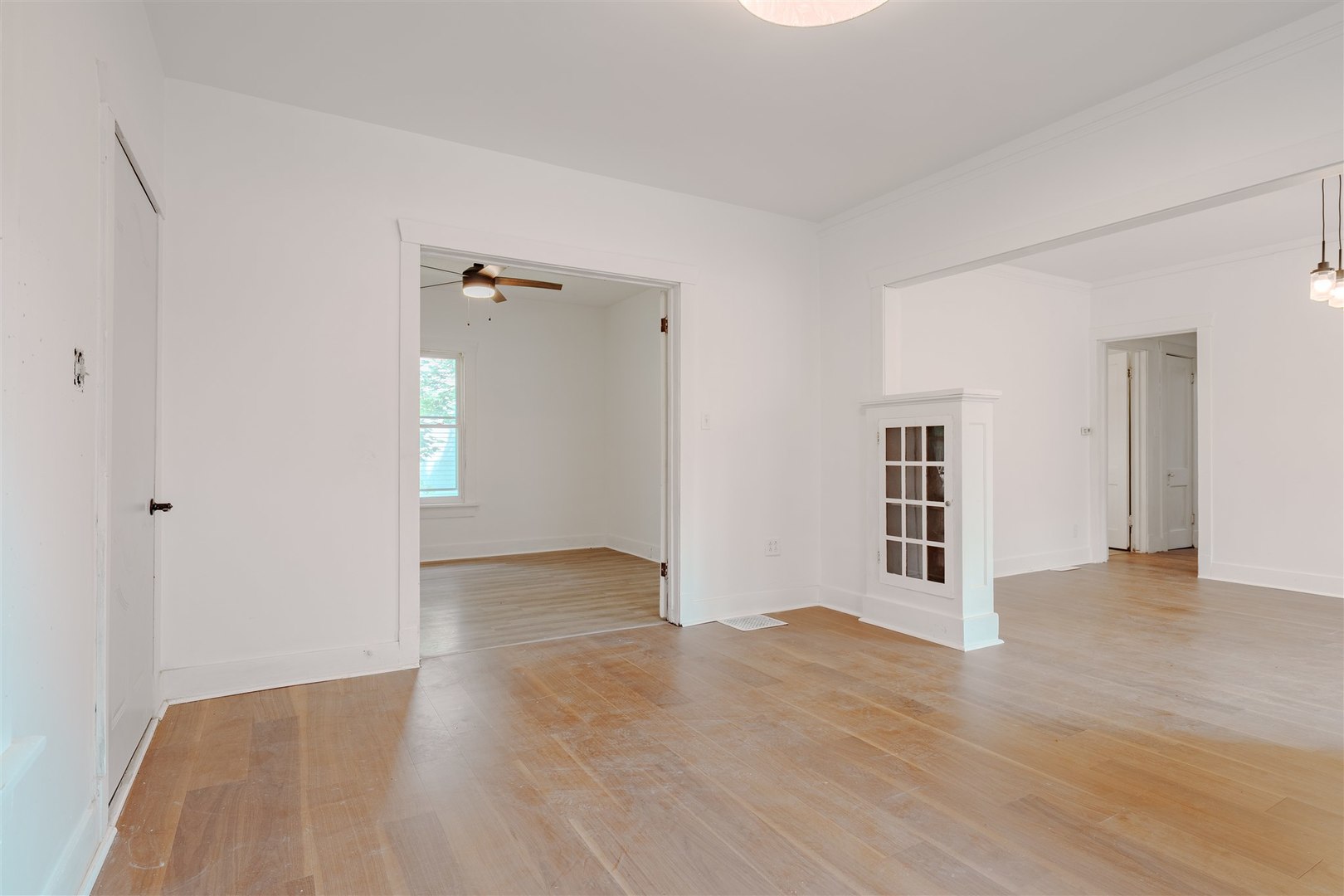 804 North Walnut Street Pontiac, IL 61764 - Photo 4 of 36 an empty room with wooden floor and windows