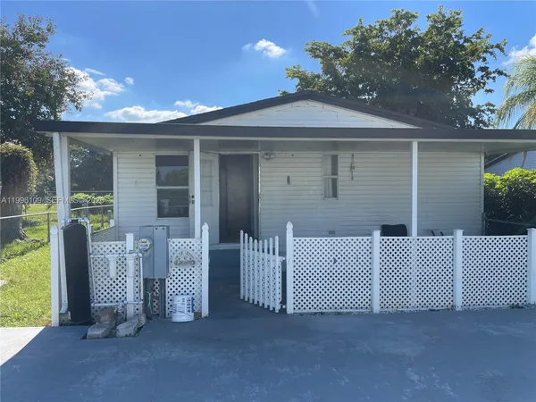 $305,000 | 19800 Southwest 180th Avenue, Unit 394, Miami, FL 33187