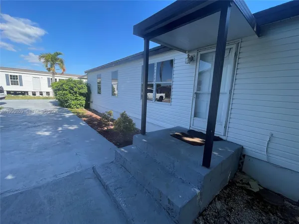 $305,000 | 19800 Southwest 180th Avenue, Unit 394, Miami, FL 33187