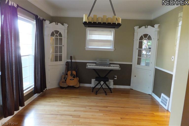 1342 Winston Road Cleveland, OH 44121 - Photo 4 of 8