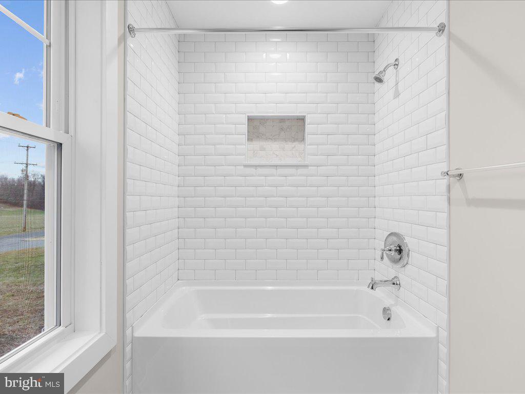 16201 Swanson Road Upper Marlboro, MD 20774 - Photo 40 of 67 Floor to Ceiling Tile