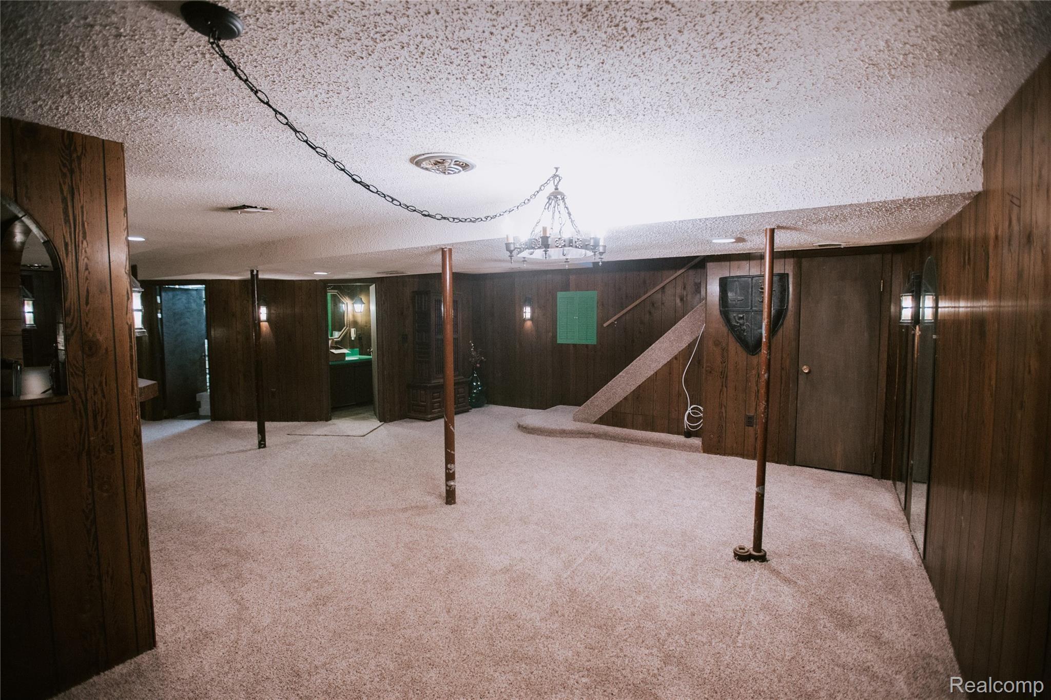 624 Meadow Lane Rochester, MI 48307 - Photo 15 of 23 15 - Finished Basement With Bathroom and Wet Bar.jpg