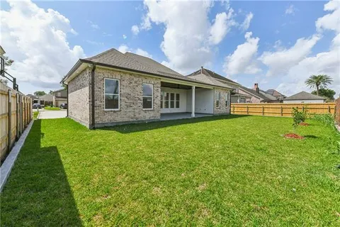 $560,000 | 1105 Lake Frances Drive, Gretna, LA 70056