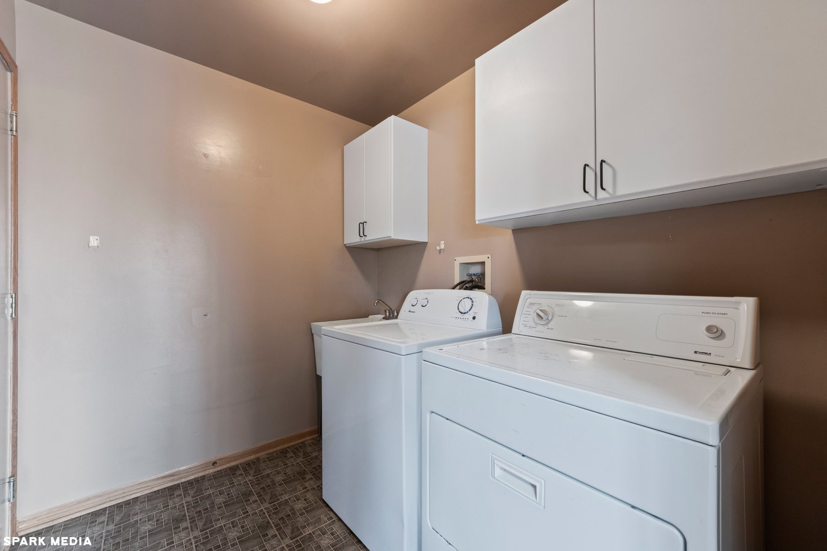 5642 Feather Creek Road Matteson, IL 60443 - Photo 14 of 36 a utility room with dryer and washer