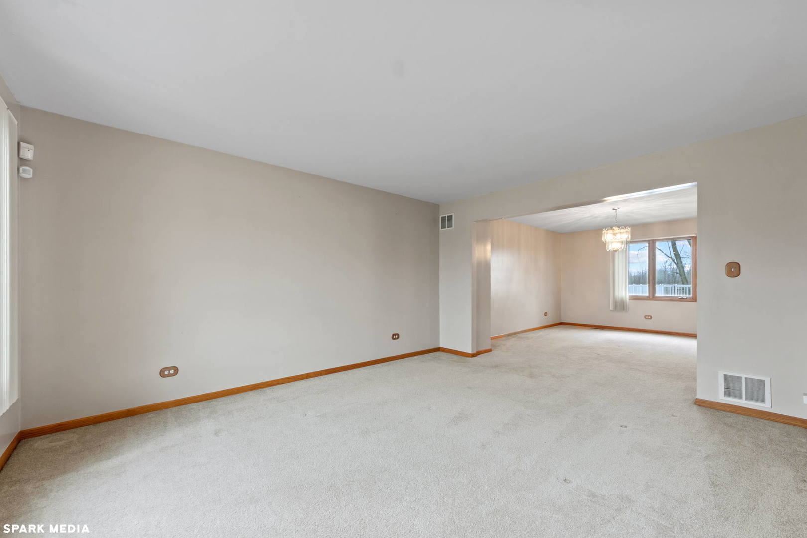 5642 Feather Creek Road Matteson, IL 60443 - Photo 3 of 36 an empty room with windows