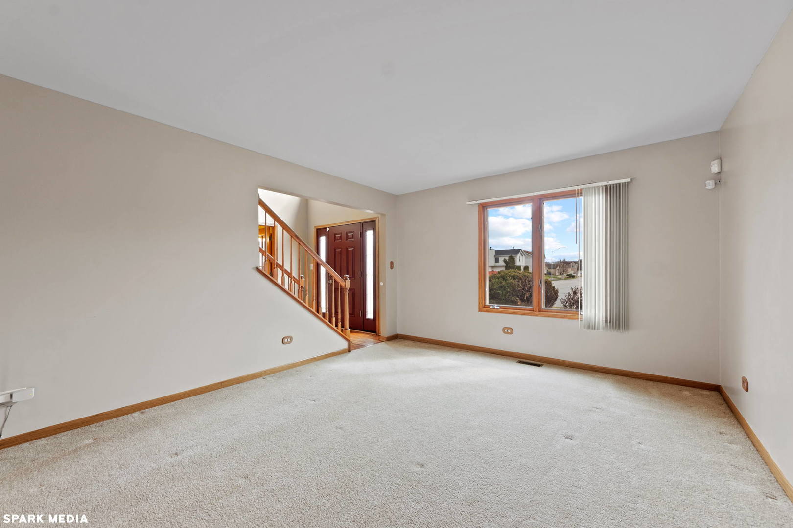 5642 Feather Creek Road Matteson, IL 60443 - Photo 4 of 36 an empty room with windows